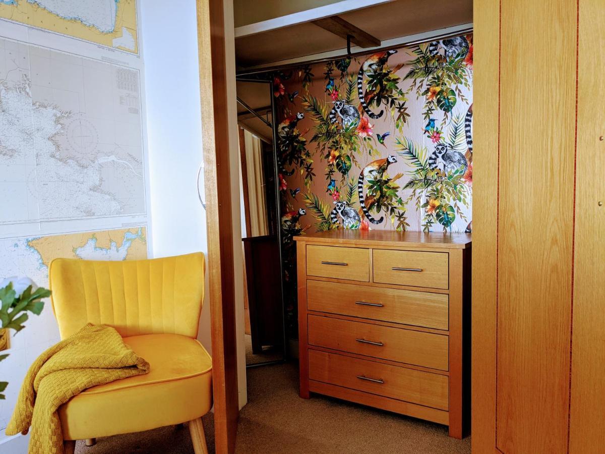 Panoramic Sea Views, Sleeps 4, Apartment
